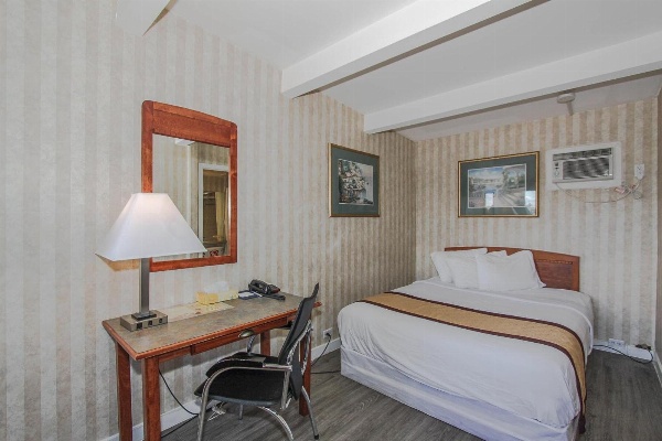 Canadas Best Value Inn Calgary Chinook Station image 16