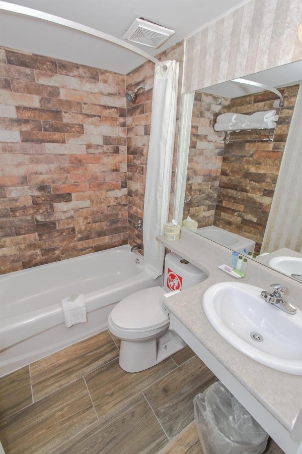 Canadas Best Value Inn Calgary Chinook Station image 17