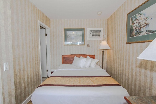 Canadas Best Value Inn Calgary Chinook Station image 21