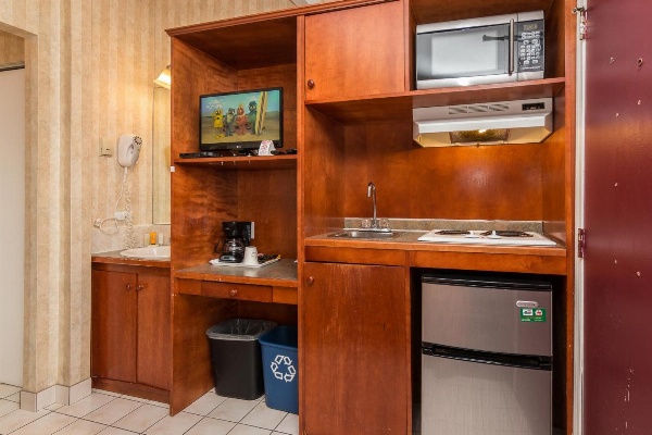 Canadas Best Value Inn Calgary Chinook Station image 22