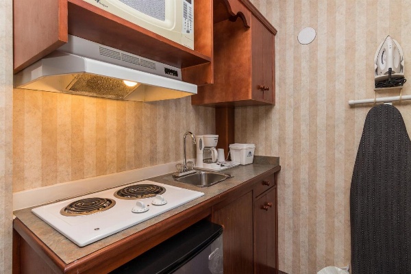 Canadas Best Value Inn Calgary Chinook Station image 24