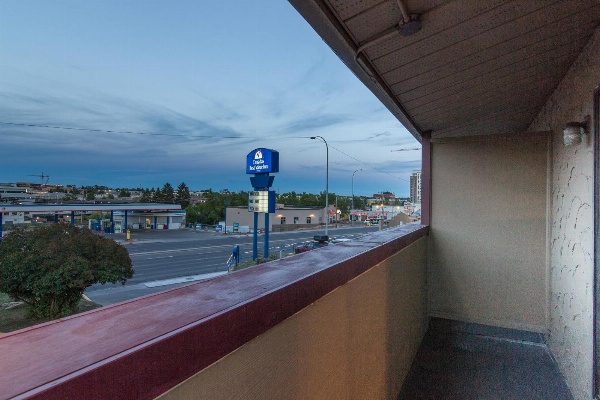 Canadas Best Value Inn Calgary Chinook Station image 25