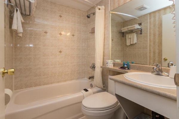 Canadas Best Value Inn Calgary Chinook Station image 26