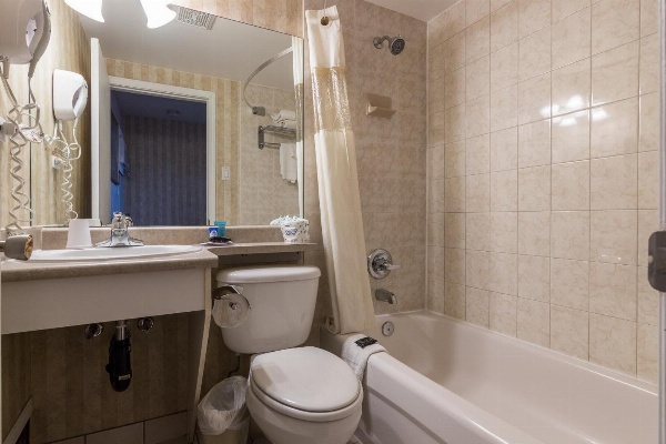 Canadas Best Value Inn Calgary Chinook Station image 27