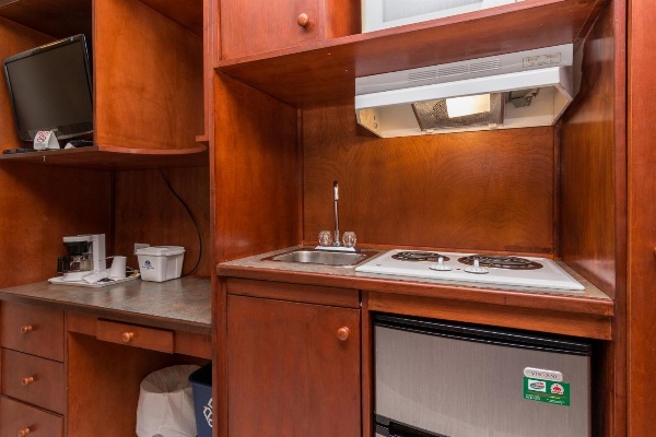 Canadas Best Value Inn Calgary Chinook Station image 7