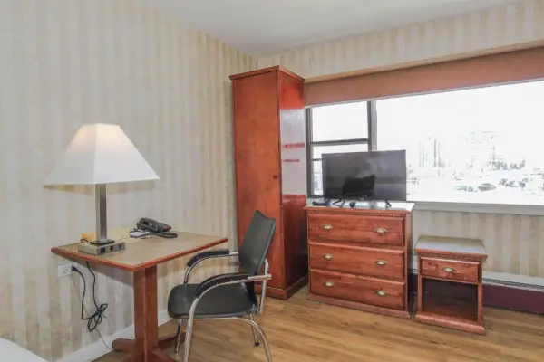 Canadas Best Value Inn Calgary Chinook Station 5