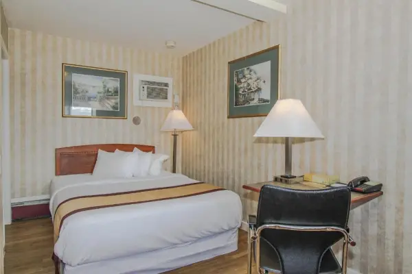 Canadas Best Value Inn Calgary Chinook Station 6